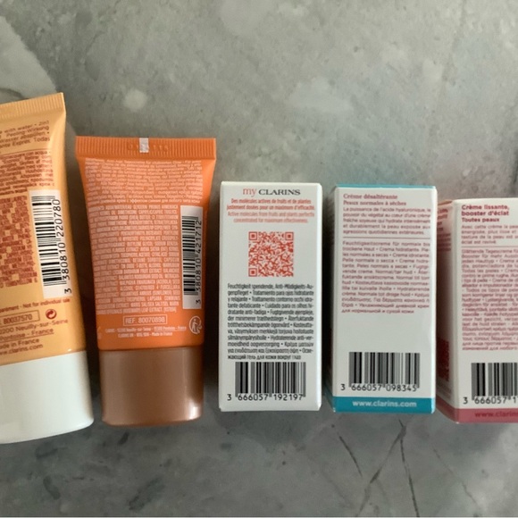 🆕Clarins Skincare Collection with Lime Green Pouch - Picture 3 of 5